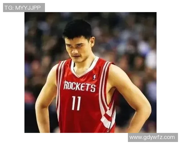 姚明在社交媒体上分享篮球心得与生活点滴引发热议