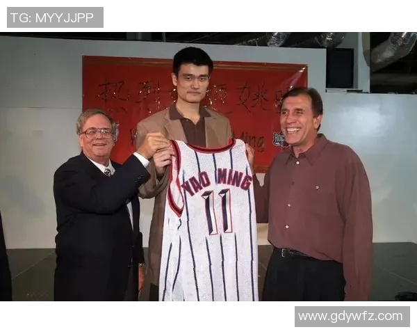 姚明的职业生涯与成就回顾以及对篮球运动的影响分析 姚明的职业生涯与成就回顾以及对篮球运动的影响分析