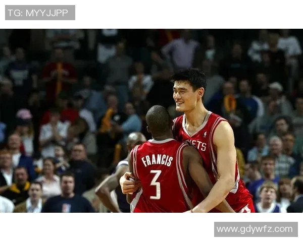 姚明在国际赛场上的感人举动引发全球关注与热议