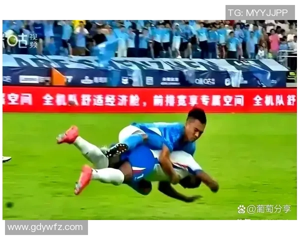 不防守的足球明星们如何在进攻中展现个人魅力与团队协作