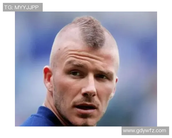 中间分发型的足球明星们如何通过发型展现个性与风格 中间分发型的足球明星们如何通过发型展现个性与风格