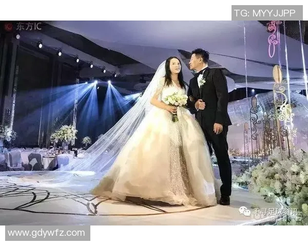 足球明星与重庆女友的浪漫故事揭示了爱情与事业的完美平衡