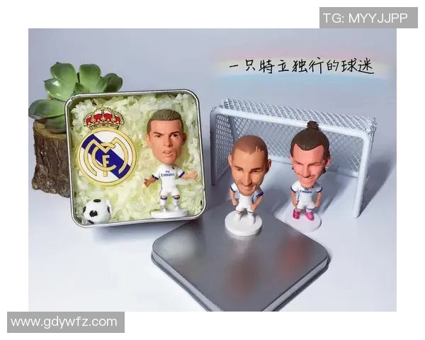 足球明星手办艺术品展示细腻工艺与球场魅力的完美结合