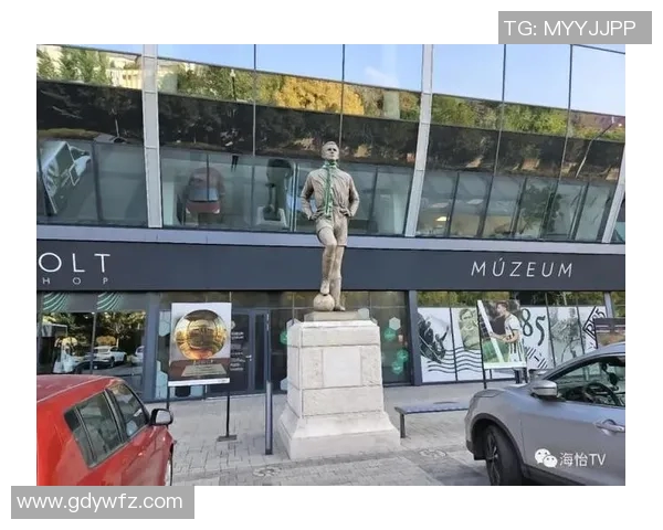 卖足球明星雕像的市场潜力与盈利模式探讨分析 卖足球明星雕像的市场潜力与盈利模式探讨分析