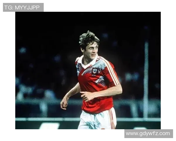 探寻足球场上的26号传奇明星是谁及其辉煌成就和影响力 探寻足球场上的26号传奇明星是谁及其辉煌成就和影响力