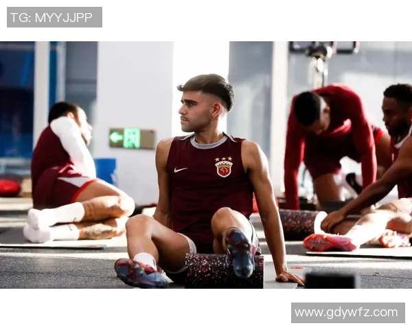 篮球明星因场外行为被罚重罚引发球迷热议与媒体关注